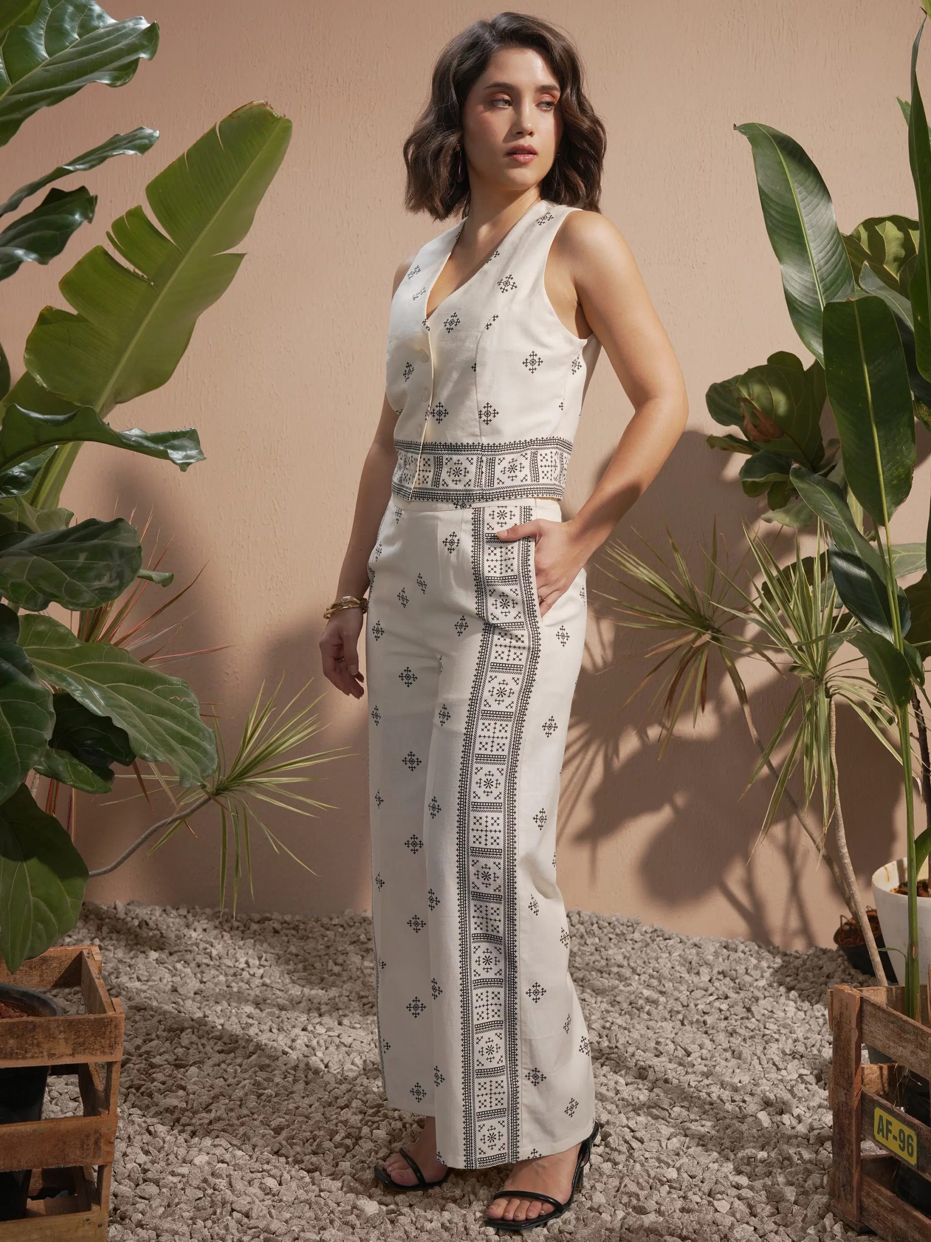 women printed coat with palazzos co ord set ( off white )